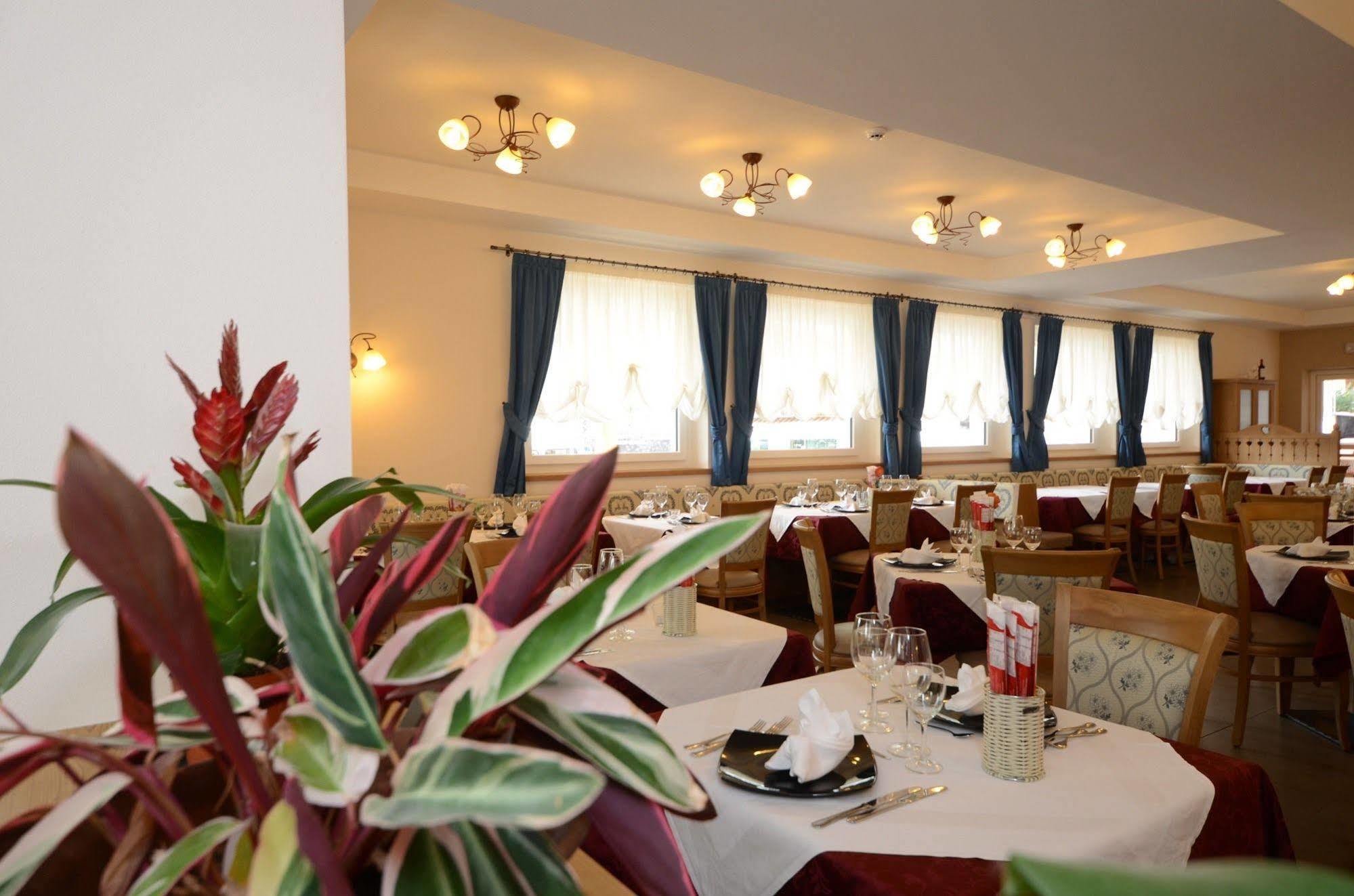 Park Hotel Avisio Сорага Екстериор снимка